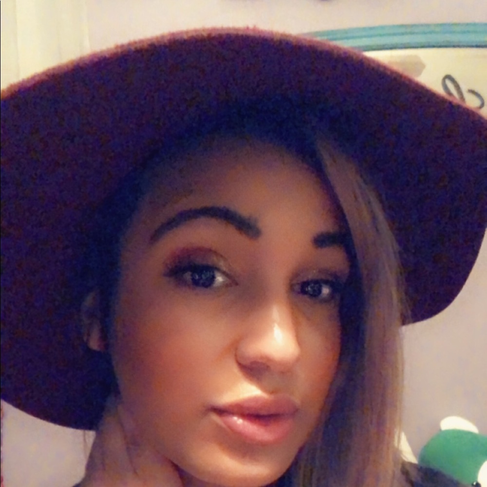 *ULTRA RARE* Wide-Rim Bebe Maroon Hat - Picture 2 of 3